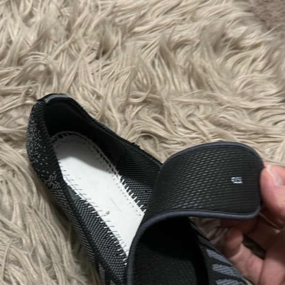Like New-Knit Pointed Toe Ballet Flat Style-Gray/Black Print - Picture 14 of 14